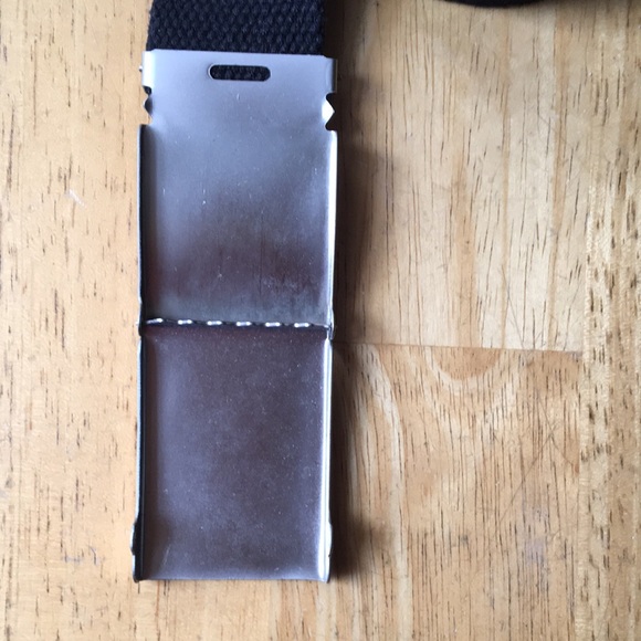 Black and silver metal buckle web belt 1.5” x 43” like new - Picture 3 of 9